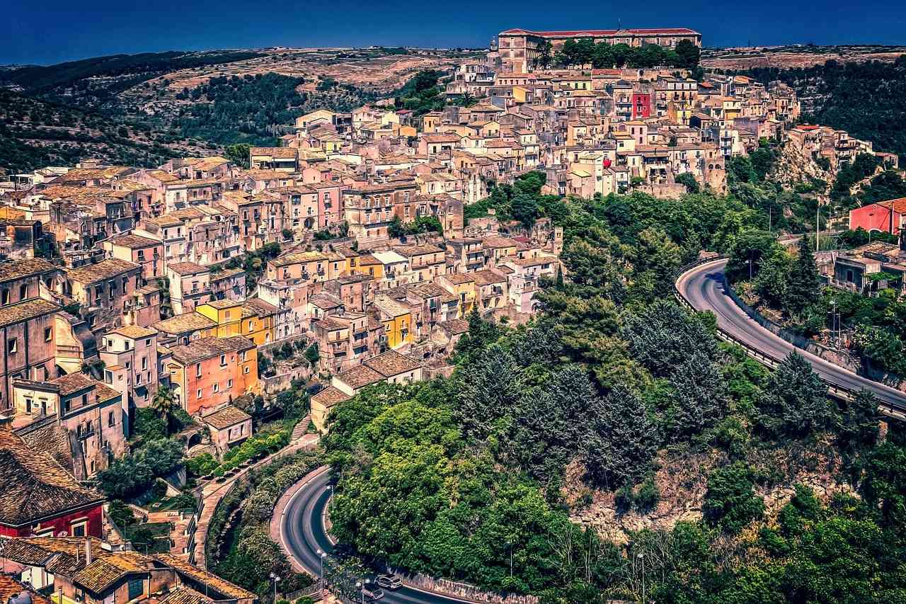 Вид на дороги и поселки Сицилии